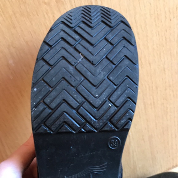 Dansko 39 pro tooled leather embossed floral pattern black stapled 2” clogs GUC - Picture 6 of 14